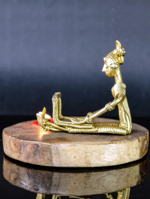 Bengal Dokra Adivasi Girl with Laptop - Lamp holder 1