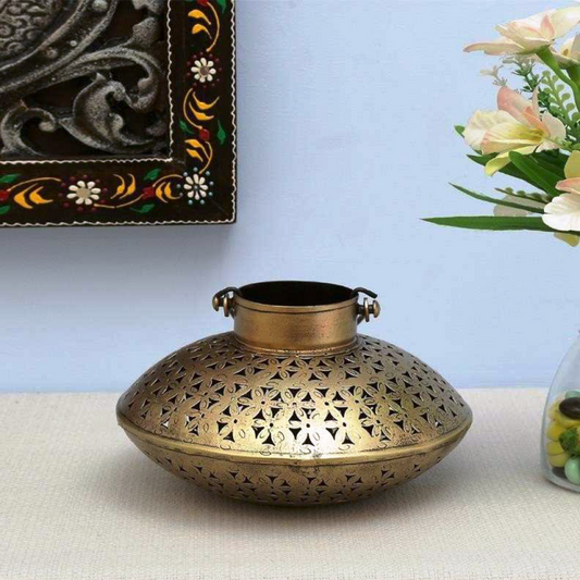 Gold Iron Gihan Tea Light Candle Holder