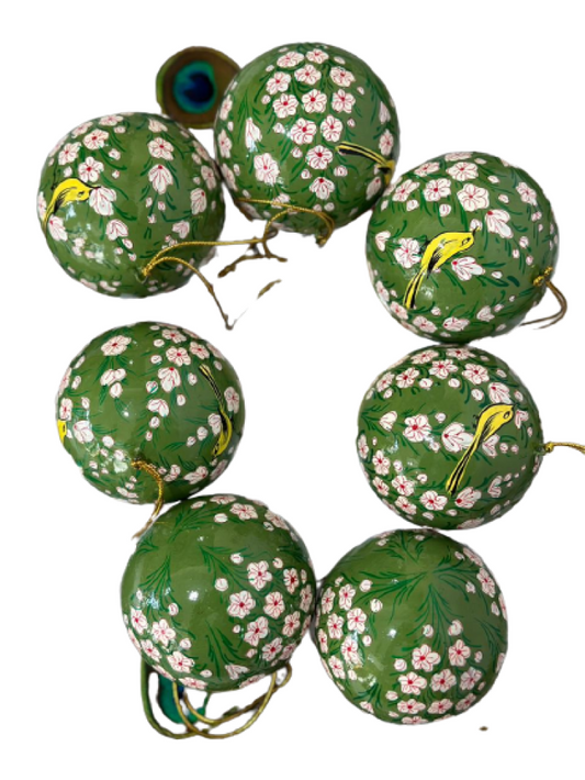 Green & White Floral Christmas Tree Décor