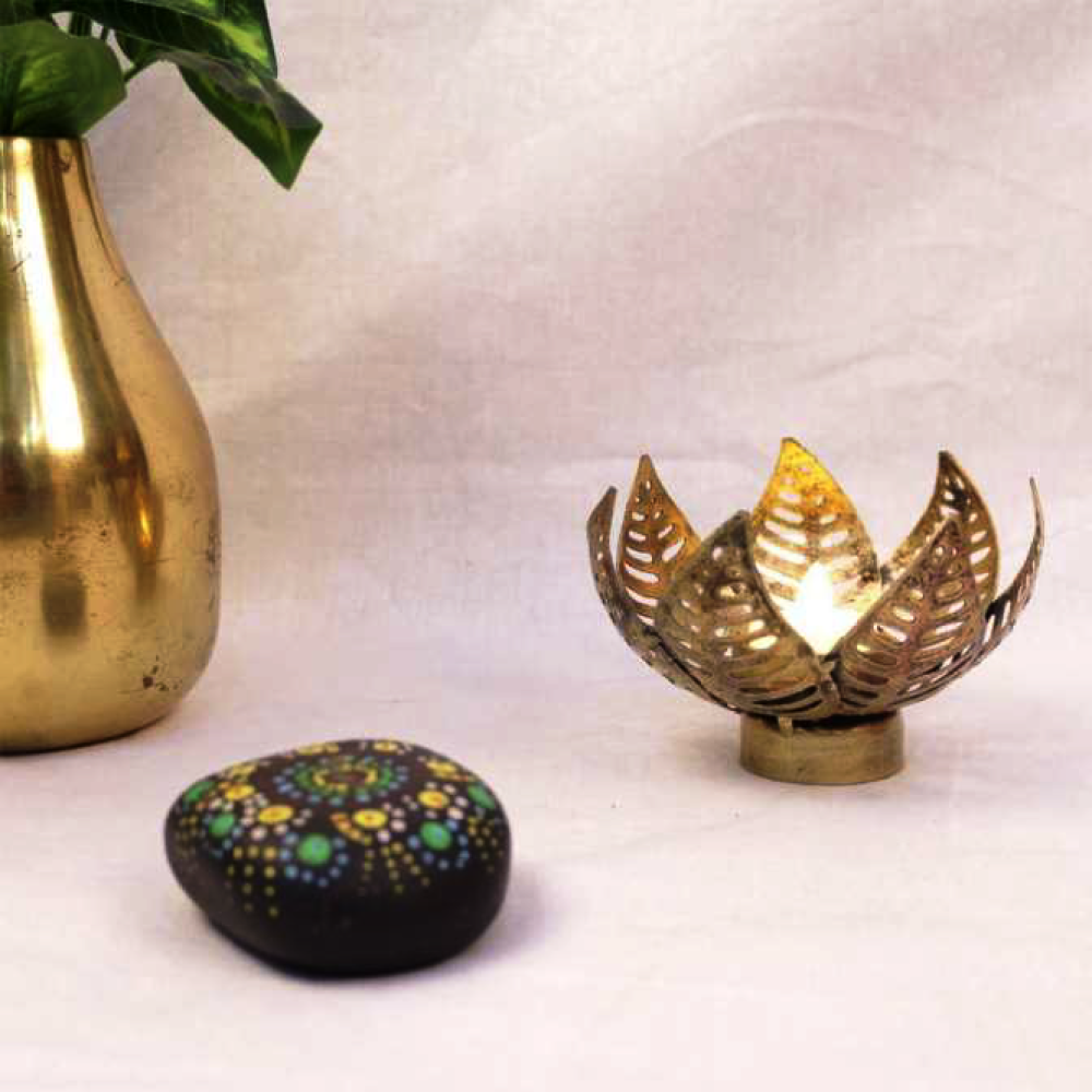 Iron Painted Lotus Tea Light