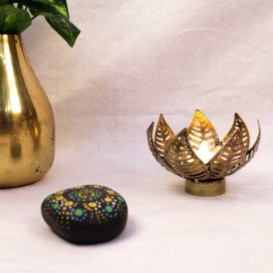 Iron Painted Lotus Tea Light