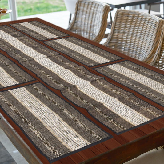 Madur Kanthi Black and White Runner With 6 Table Mate