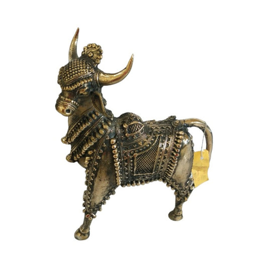 Standing Nandi
